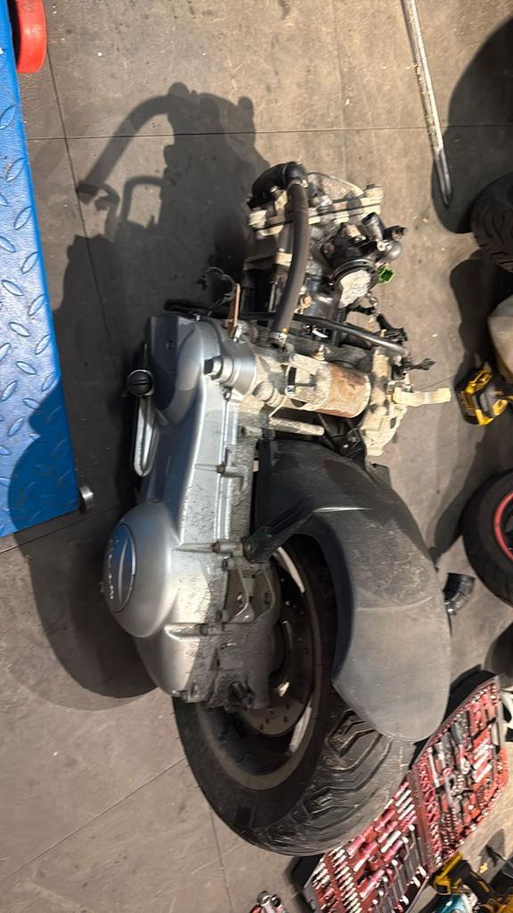 Vespa GTS 300 motorblok incl. Factuur, Fietsen en Brommers, Brommeronderdelen | Scooters, Zo goed als nieuw, Vespa, Blok, Ophalen of Verzenden