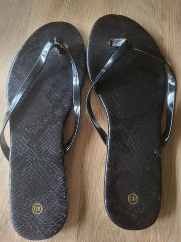 Zwarte slippers (40) beschikbaar voor biedingen