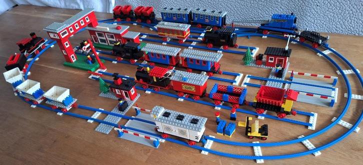 LEGO treinen jaren 70 (push en 4.5V)+heel veel blauwe rails, Kinderen en Baby's, Speelgoed | Duplo en Lego, Gebruikt, Lego, Complete set