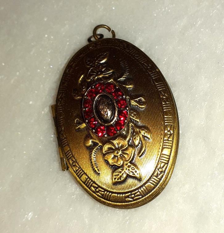 kettinghanger vintage locket met rode diamantjes, Sieraden, Tassen en Uiterlijk, Kettinghangers, Nieuw, Overige materialen, Rood