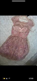 Chi chi london  poederroze met prijskaart - Maat M, Kleding | Dames, Maat 38/40 (M), Nieuw, Ophalen of Verzenden, Knielengte