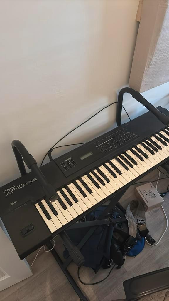 Roland XP-10 synthesizer, Muziek en Instrumenten, Keyboards, Zo goed als nieuw, 61 toetsen, Roland, Ophalen of Verzenden