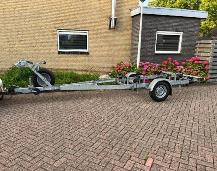 TE HUUR Kalf 1350 boottrailer, Watersport en Boten, Boottrailers, Zo goed als nieuw, Sloepentrailer, Minder dan 1500 kg, Minder dan 6 meter