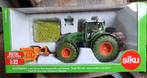 Fendt 939 met Holaras Schuif En Mais Van Siku, Hobby en Vrije tijd, Ophalen of Verzenden, Nieuw, Tractor of Landbouw, SIKU