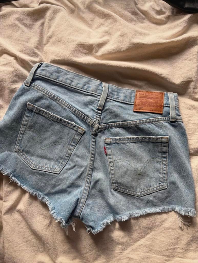 Levi's 501 Denim Shorts lichtblauw W28 - Zo goed als nieuw, Maat 38/40 (M), Kort, Blauw, Ophalen of Verzenden