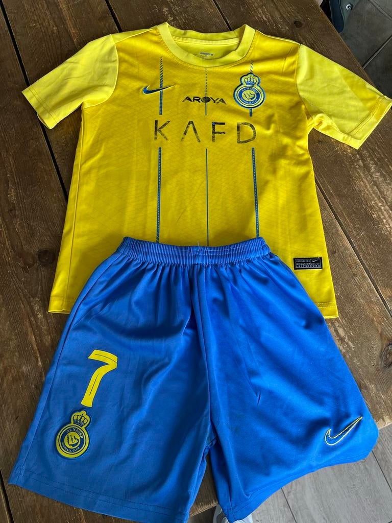 Al Nassr voetbaltenue maat 140, Ophalen, Gebruikt, Jongen, Sport- of Zwemkleding