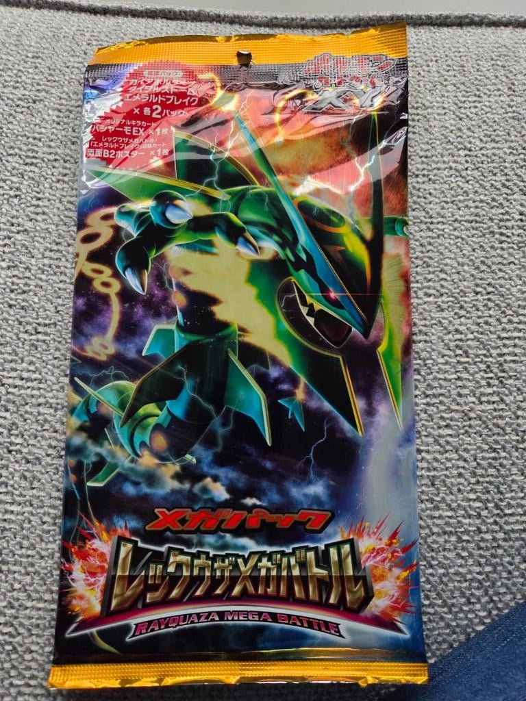 pokemon rayquaza mega battle XY pack, ongeopend jaar 2015, Ophalen of Verzenden, Zo goed als nieuw, Boosterbox, Foil