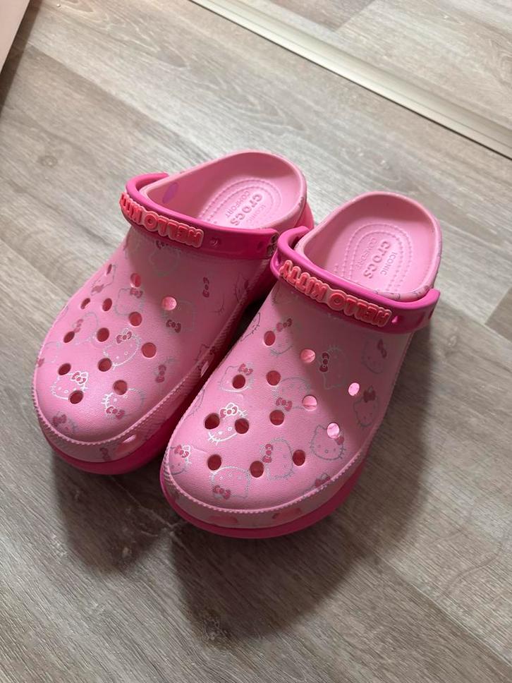 Hello Kitty Crocs Roze - Comfortabele Meisjesschoenen, Kinderen en Baby's, Kinderkleding | Schoenen en Sokken, Gebruikt, Schoenen