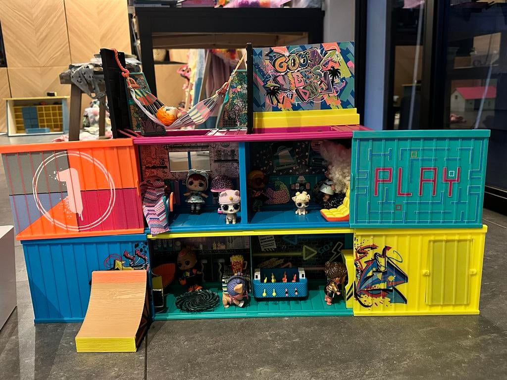 L.O.L. Surprise Clubhouse met extra poppetjes en accessoires, Ophalen of Verzenden, Gebruikt