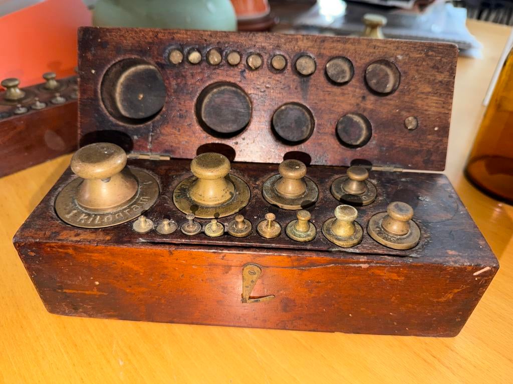 6 antieke apothekers gewichtenset, Ophalen