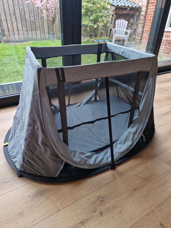 AeroMoov Pop-Up Reisbed met Zonnescherm en Muggennet, Kinderen en Baby's, Boxen, Zo goed als nieuw, Rechthoekig, In hoogte verstelbaar