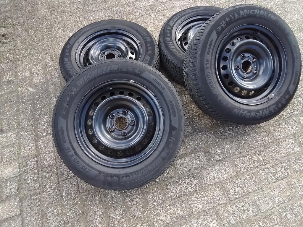 Te koop Michelin winterbanden, Auto-onderdelen, Banden en Velgen, 215 mm, 16 inch, Banden en Velgen, Winterbanden