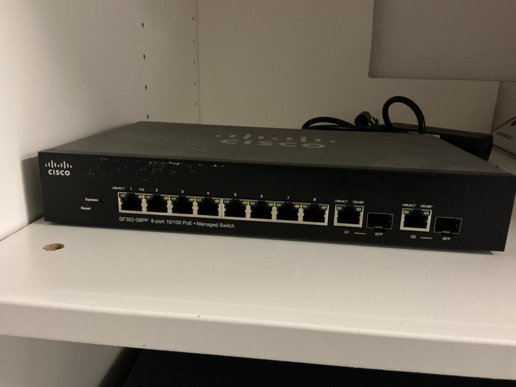 CISCO 8-Port Switch SF302-08PP 10/100 PoE + Managed Switch, Computers en Software, Netwerk switches, Ophalen of Verzenden