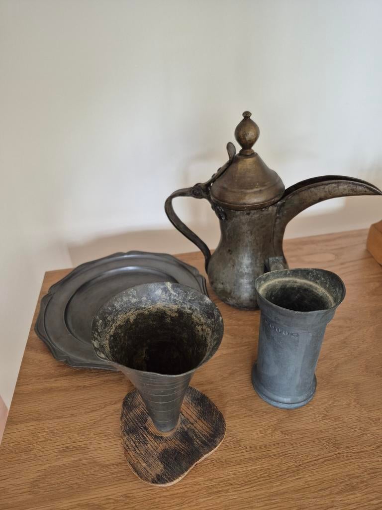 6 stuks oud tin: schotel, trechter, kan en beker, Antiek en Kunst, Ophalen of Verzenden