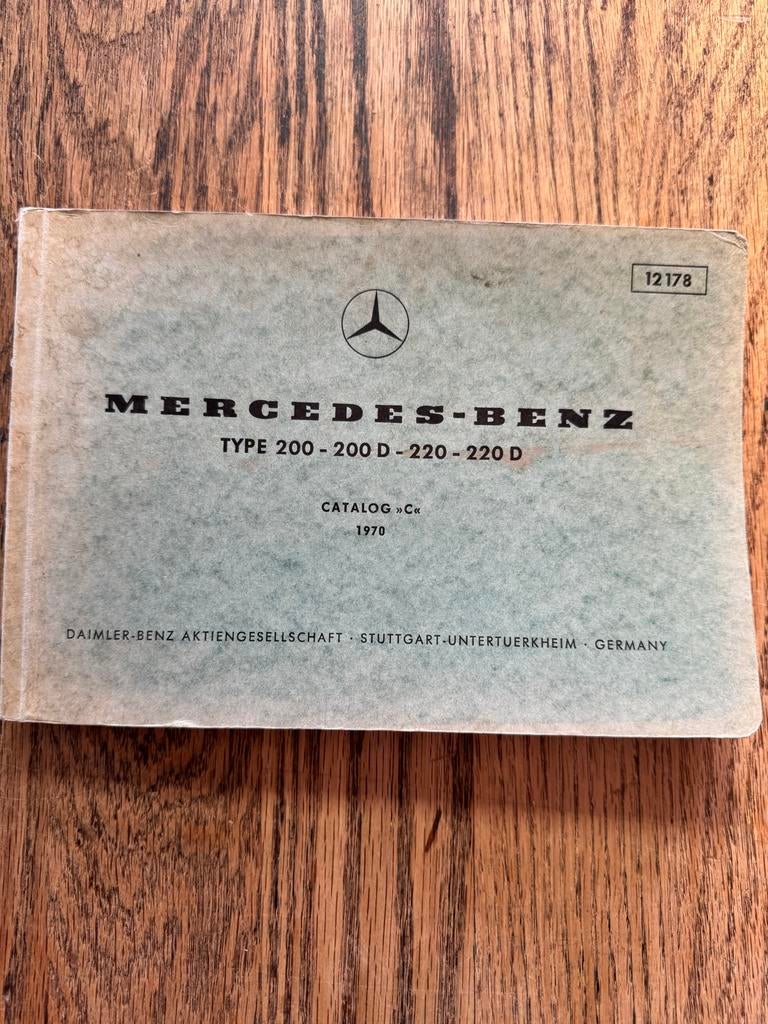 Mercedes onderdelen boekje 200-200D-220-220D 1970, Auto diversen, Handleidingen en Instructieboekjes, Ophalen of Verzenden
