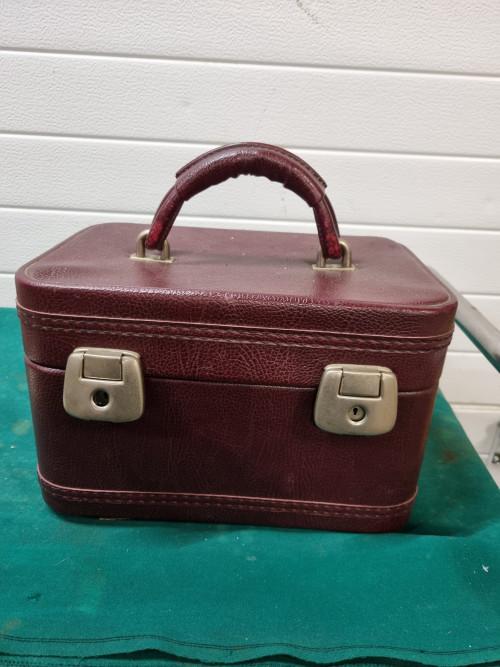 beautycase retro met 2 sleutels bordeau rood, Ophalen of Verzenden, 'T Olde Gre-j, Info@toldegrej.nl, Endepoelstraat 20f Didam