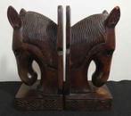 Houten boekensteunen met paarden hoofd [1105], Ophalen