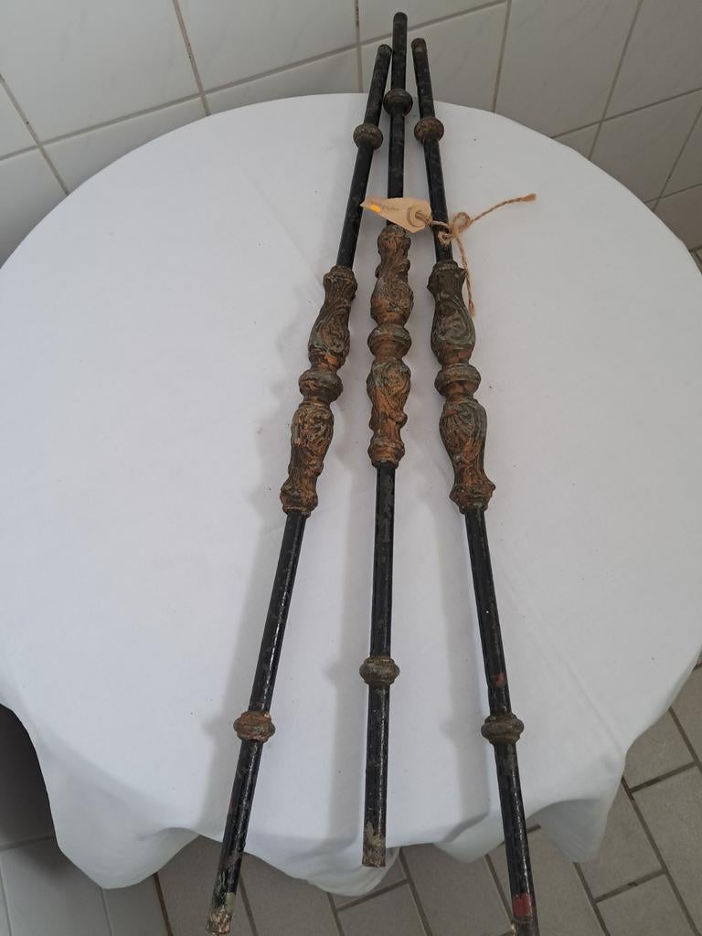 Antieke trap spijlen, Ophalen