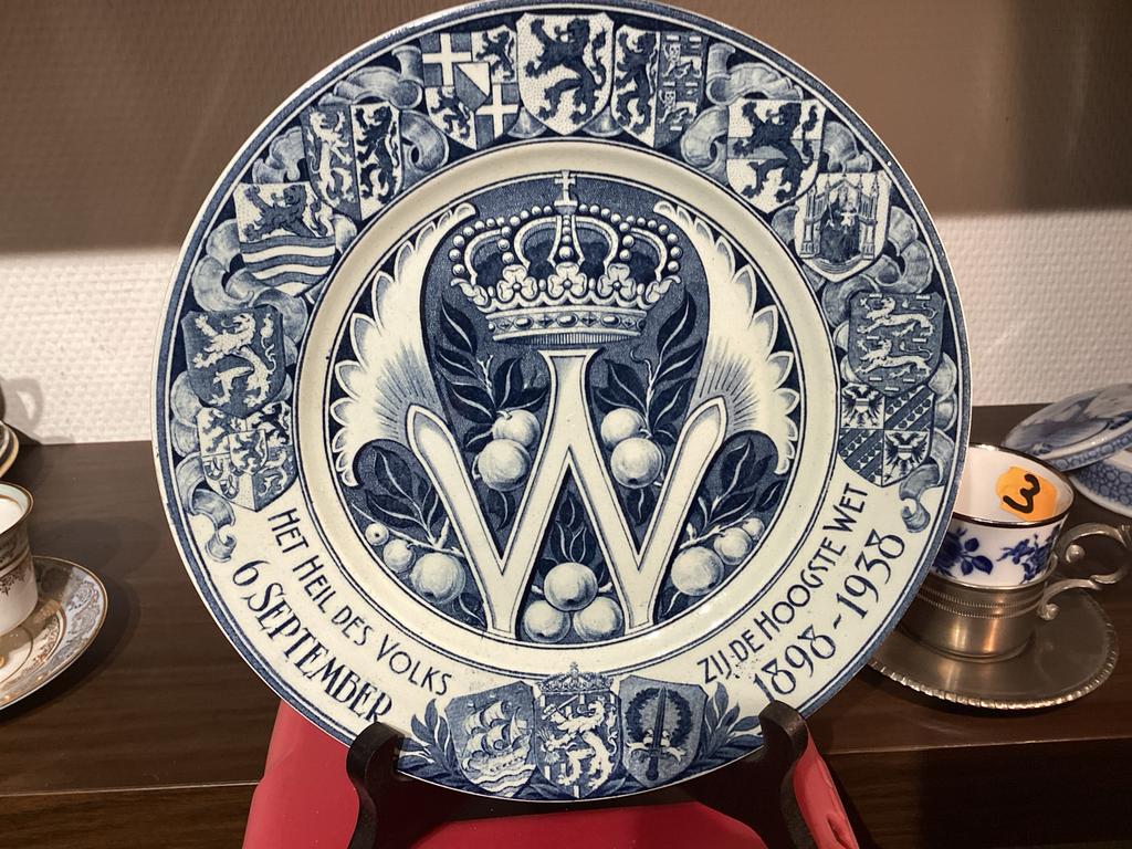 Groot wandbord Koningin Wilhelmina 1898-1938, Société Cérami, Verzamelen, Koninklijk Huis en Royalty, Ophalen of Verzenden