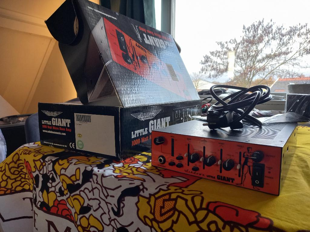 Ashdown little giant 1000W basversterker top, Muziek en Instrumenten, Versterkers | Bas en Gitaar, Ophalen, Gebruikt, Basgitaar