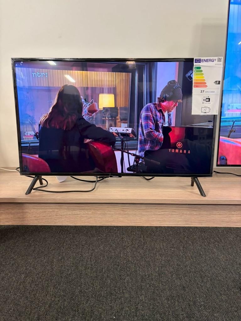 Samsung QLED 32 inch Smart TV (model Q50A), Ophalen, QLED, 50 Hz, Nieuw