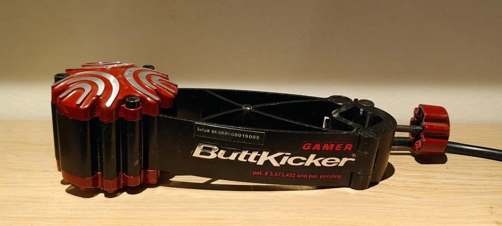 Buttkicker Gamer 2 – Complete set - zo goed als nieuw, Spelcomputers en Games, 1 speler, Eén computer, Ophalen of Verzenden, Zo goed als nieuw