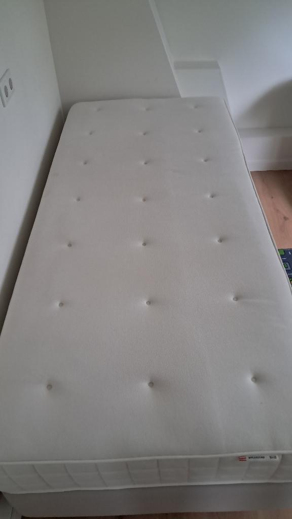 Ikea Hyllestad middelhard matras 90x200 (was logeerbed), Huis en Inrichting, Slaapkamer | Matrassen en Bedbodems, Ophalen, 90 cm