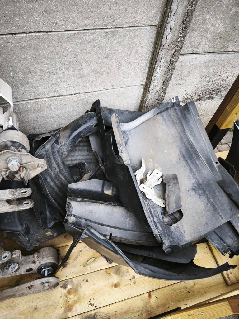 Modderkuip BMW E60 E61 E46 E87 E90 E81 E91 binnen spatbord, Auto-onderdelen, Ophalen