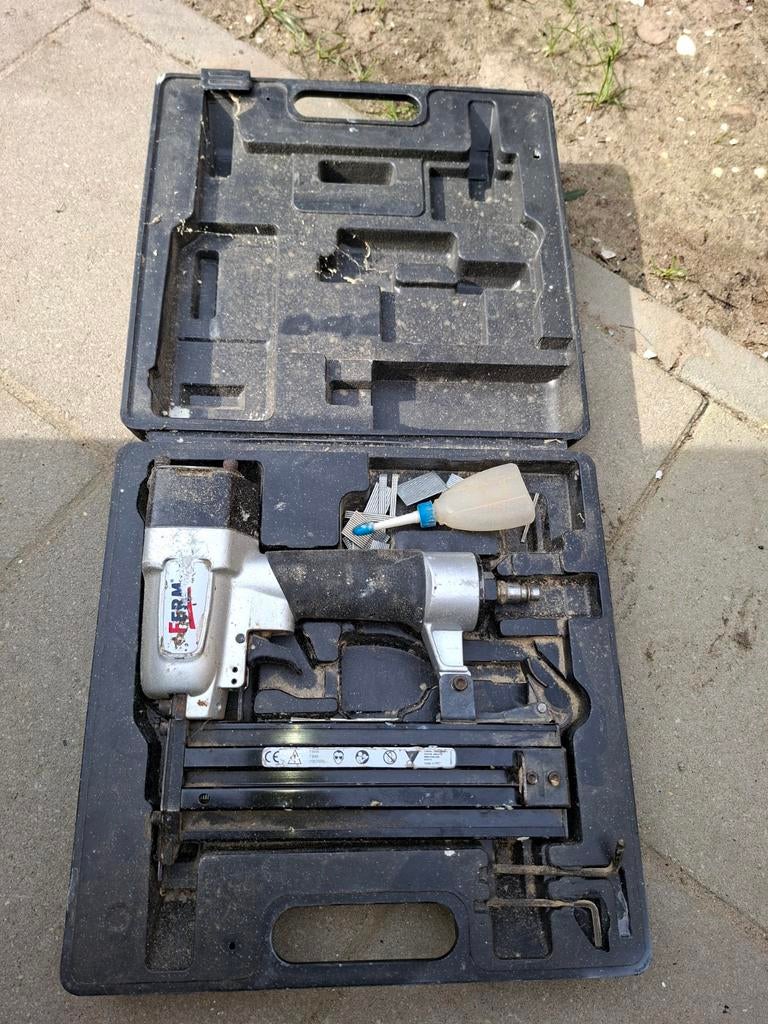 Ferm luchtdruk spijkerpistool in koffer, Ophalen of Verzenden