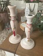 Te koop: 2 houten kandelaars Rivièra Maison, oude collectie, 25 tot 50 cm, Nieuw, Ophalen of Verzenden, Kandelaar