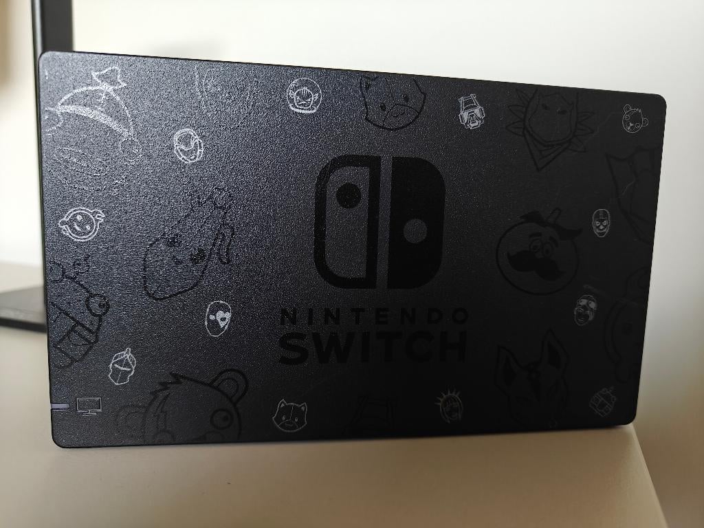 Nintendo Switch Dock – Fortnite Special Edition, Ophalen of Verzenden, Zo goed als nieuw, Zonder controller, Switch Original