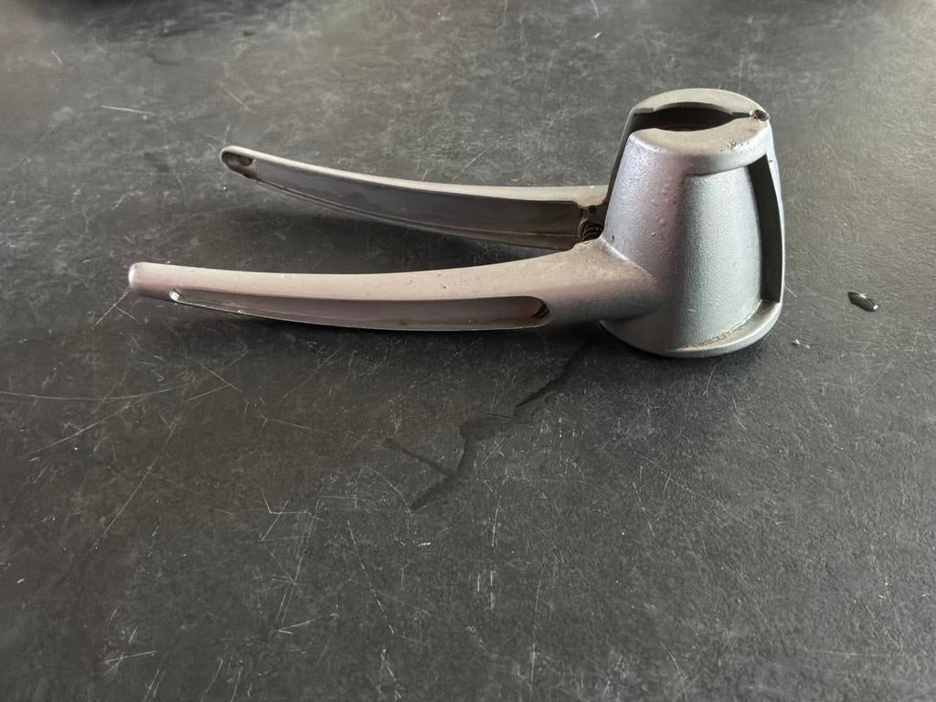 Metalen notenkraker, Ophalen of Verzenden, Gebruikt