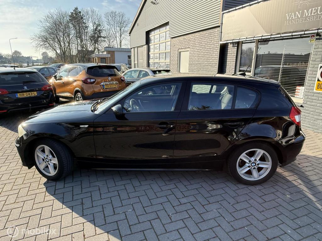 BMW 1-serie 116i High Executive, Airco, cruise, navigatie, a, Parkeersensor, Gebruikt, Zwart, 4 cilinders
