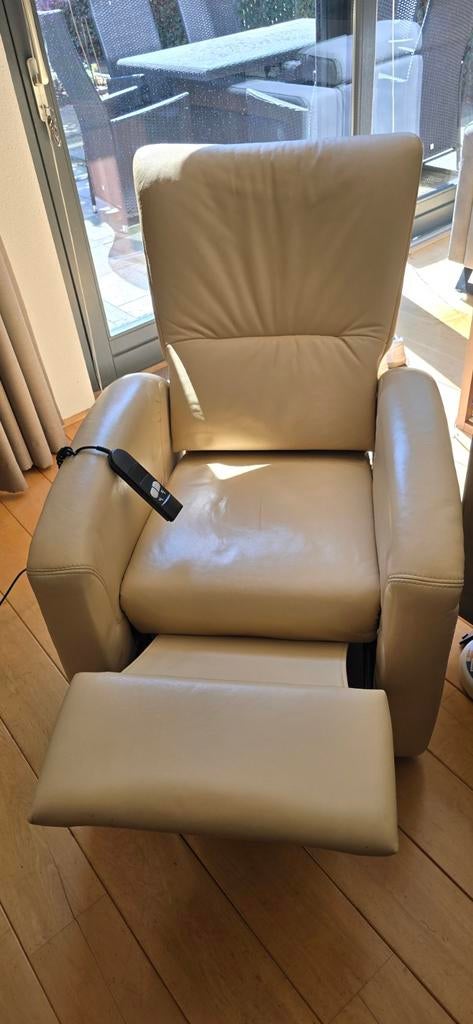 Luxe crèmekleurig ektrische relaxfauteuil met sta-op functie, Ophalen, Gebruikt, Modern, Comfort, 75 tot 100 cm