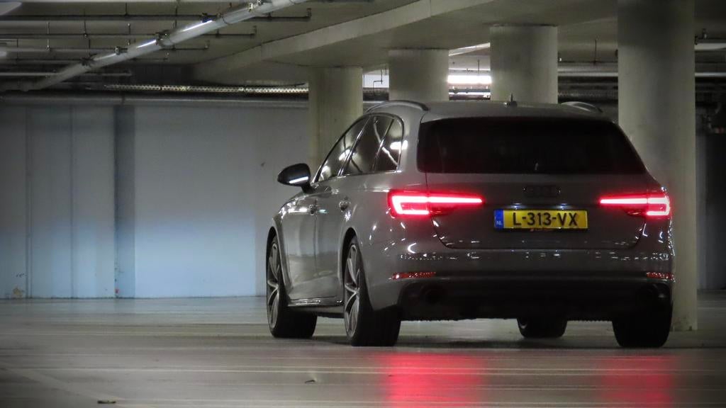 Audi A4 | 2.0 TFSI | 190pk | Sport | Black Edition, Zwart, 1984 cc, Leder, Stationwagon