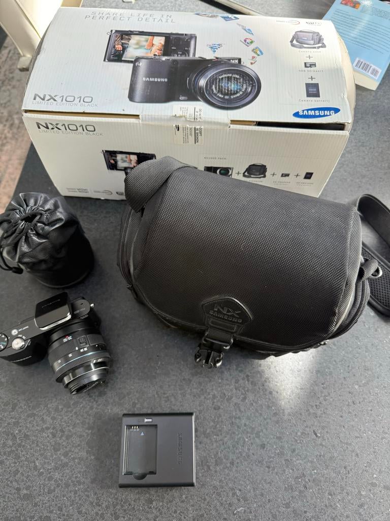 Samsung NX1010 limited edition black met 2 lenzen, Ophalen of Verzenden, Zo goed als nieuw, Spiegelreflex, Samsung