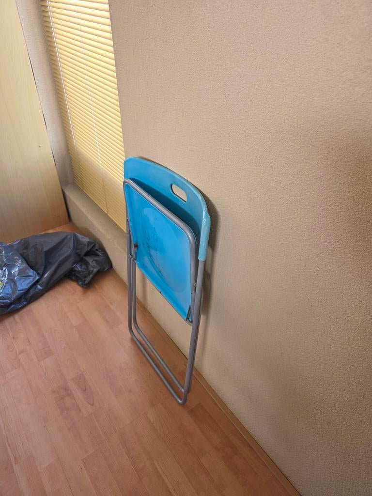 9 blauwe klapstoelen - overbodig geworden, Ophalen of Verzenden