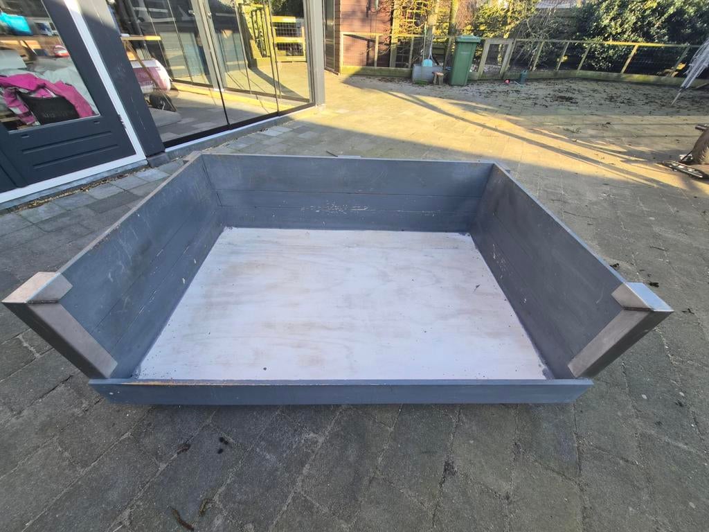 Grote stevige hondenbak op wieltjes, Dieren en Toebehoren, Hondenmanden, Gebruikt, Overige, Ophalen