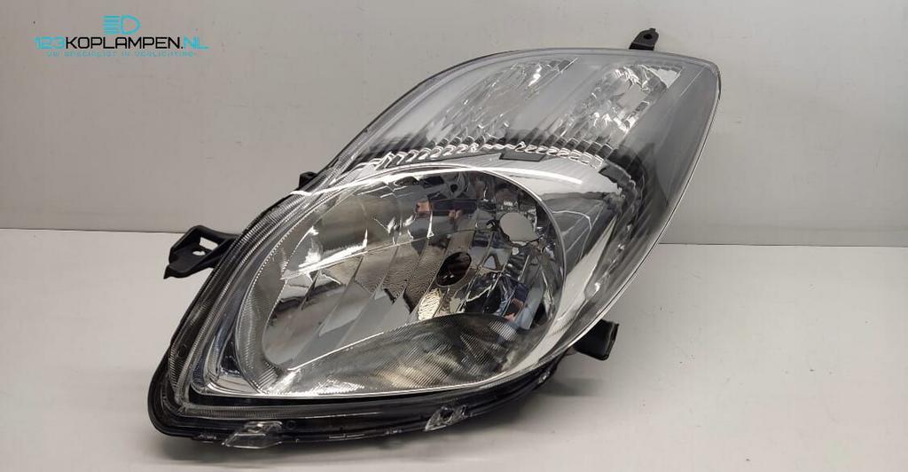 Toyota Yaris 2 Facelift koplamp links, Gebruikt, -, -, Ophalen of Verzenden