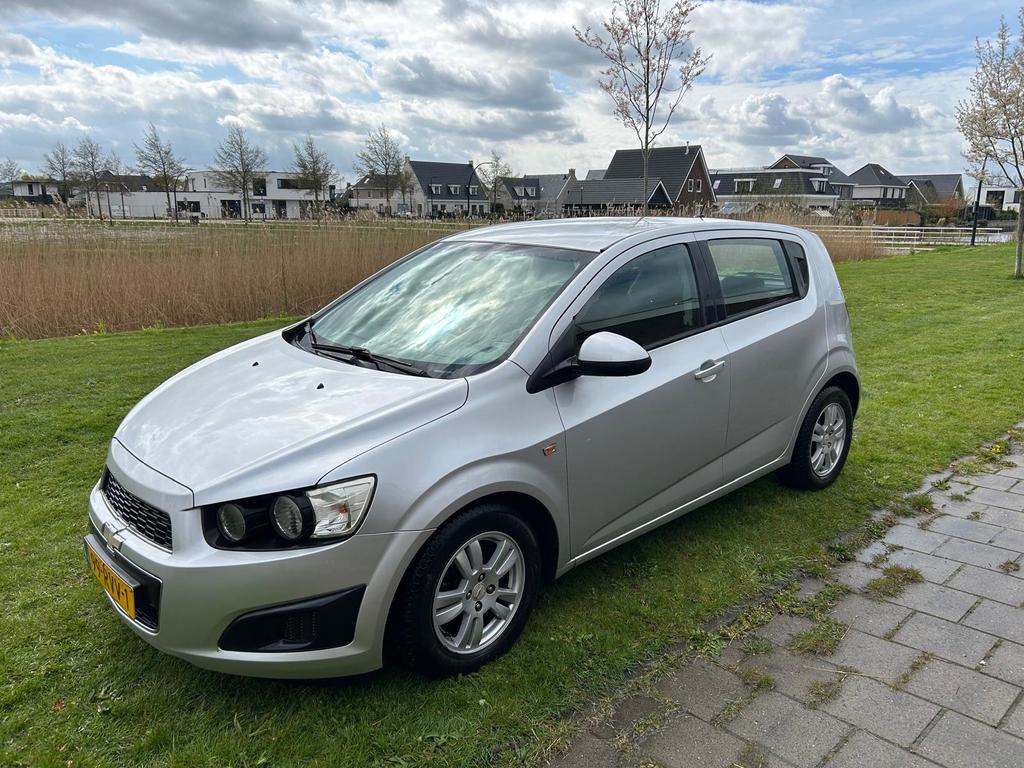 Chevrolet Aveo 1.4 5D 2011 Grijs, Auto's, Voorwielaandrijving, 4 cilinders, 100 pk, 49 €/maand