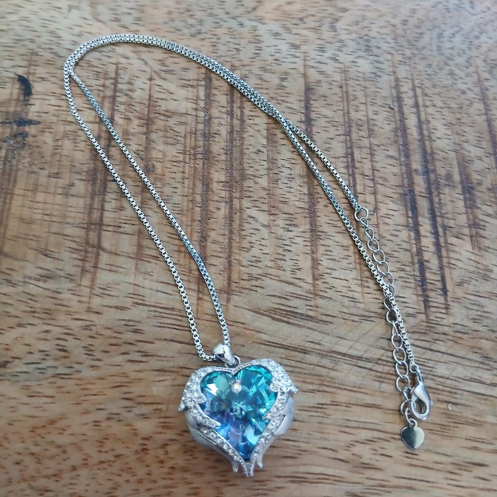 Swarovski hartvormige hanger en kristal, Overige materialen, Met strass, Ophalen of Verzenden, Zo goed als nieuw