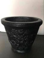 Zwarte terracotta bloempot reliëf diverse leuke bloempotten, 25 tot 40 cm, Gebruikt, Rond, Ophalen of Verzenden