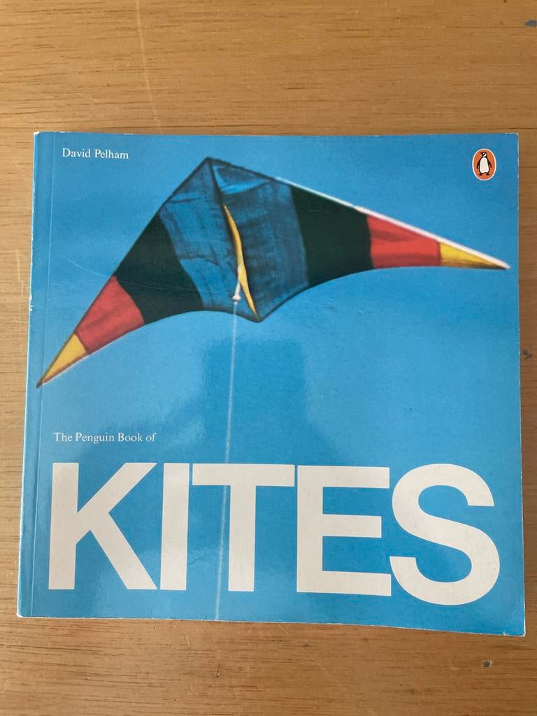 The Penguin Book of Kites - David Pelham, Ophalen of Verzenden, Gelezen, Overige onderwerpen