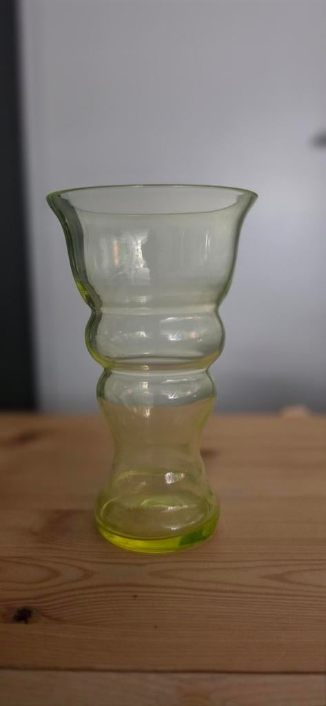 W.J. Roozendaal Uranium Glas Vaas - Lichtgevend onder UV, Ophalen