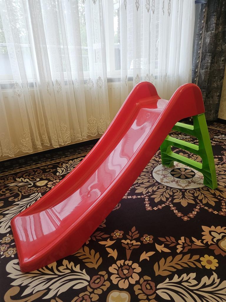 Rode kinder glijbaan met groene trap, Kinderen en Baby's, Ophalen, Zo goed als nieuw, Glijbaan