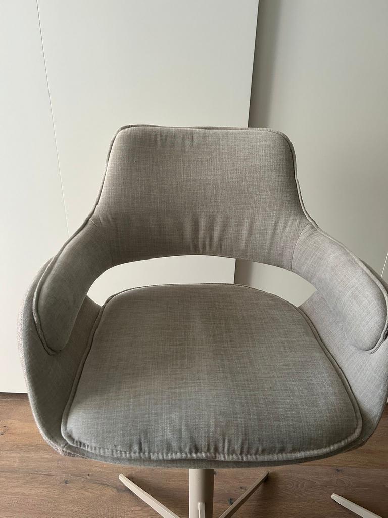 Set van 2 moderne barkrukken - Grijs/Beige, Ophalen, Zo goed als nieuw