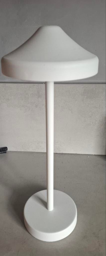 Draadloze witte tafellamp met verschillende standen licht, Ophalen of Verzenden, Zo goed als nieuw, Japandi,  modern, Metaal