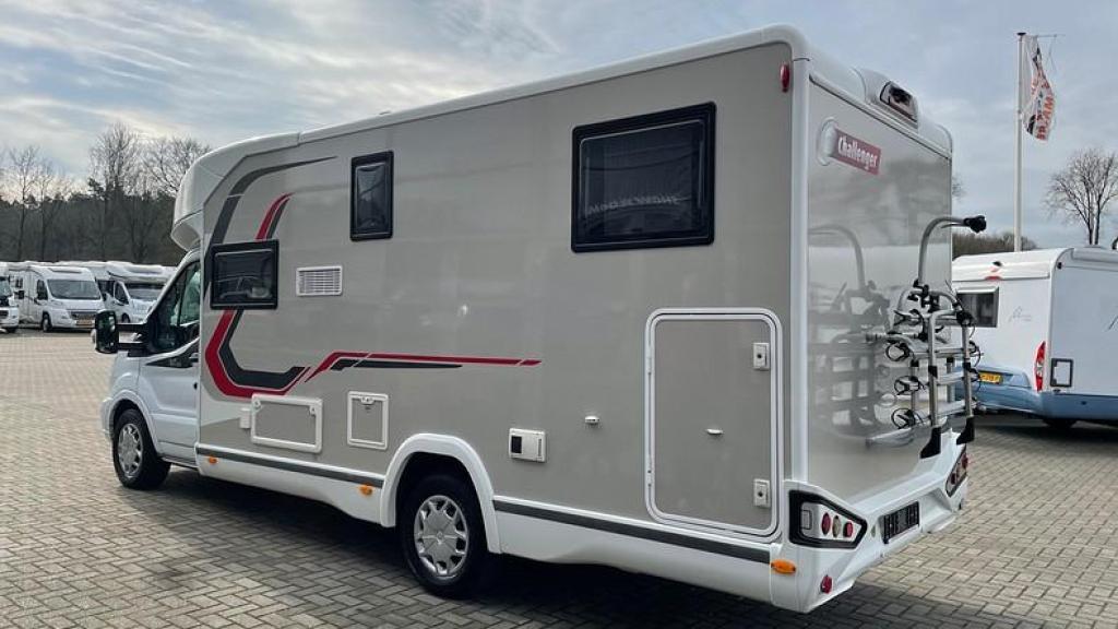 Automaat 170pk Enk. bed|Hefbed Challenger Graphite 347GA 19, Caravans en Kamperen, Campers, Automaat, Ford, Bedrijf, Diesel