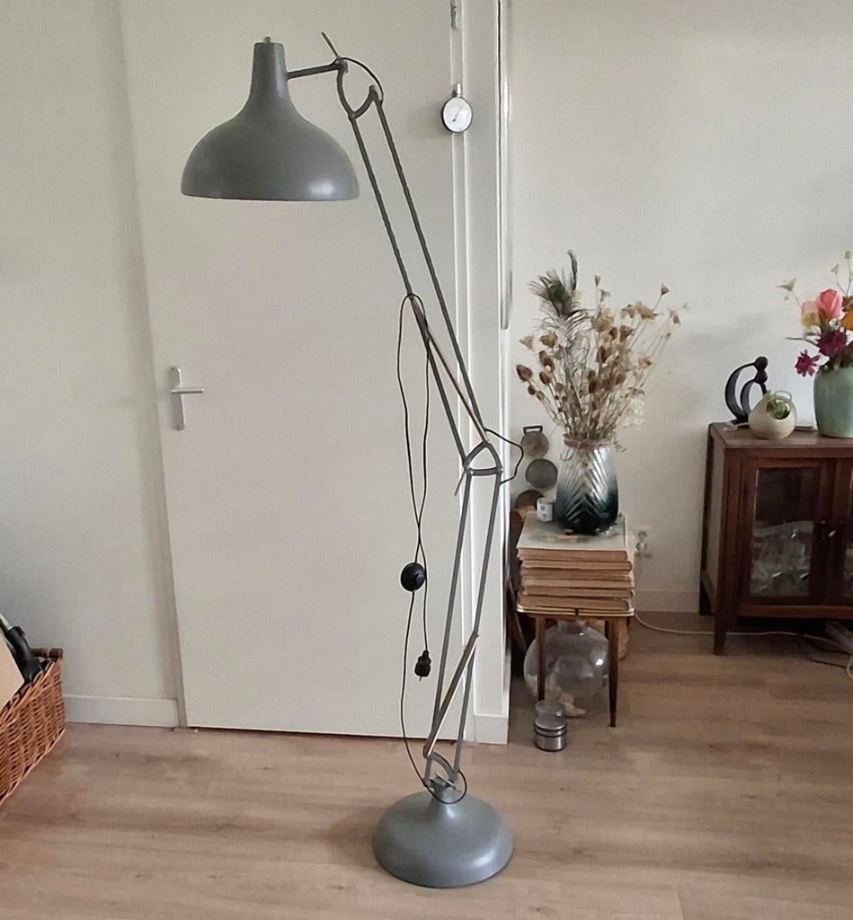 Industriële vloerlamp met verstelbare arm, Huis en Inrichting, Ophalen, Zo goed als nieuw, Metaal, 150 tot 200 cm