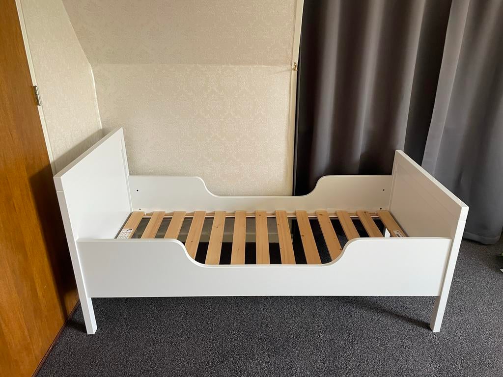 Wit Peuterbed met Lattenbodem en matras, Kinderen en Baby's, Kinderkamer | Bedden, Ophalen, Gebruikt, 70 tot 85 cm, 140 tot 160 cm